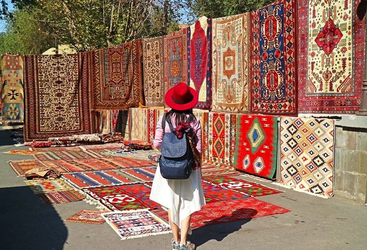 Le Marché Vernissage d’Erevan, trésors d'antan et créations modernes en plein cœur de la ville
