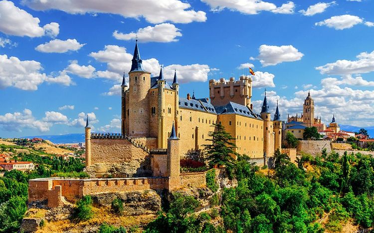 L'Alcazar de Ségovie, chateau mêlant le style mudéjar et Renaissance allemande et française