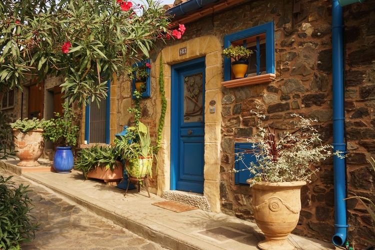 Les façades pittoresques de maisons de ville de Collioure.