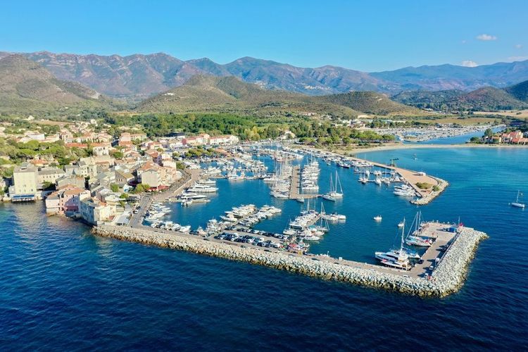  Le port Saint-Florent, en Corse