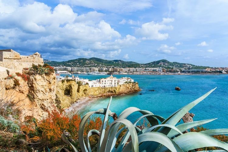 Paysage avec la vieille ville de Dalt Vila district d'Eivissa, Ibiza