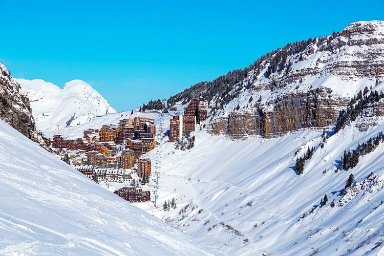 La station encaissée dans la vallée
