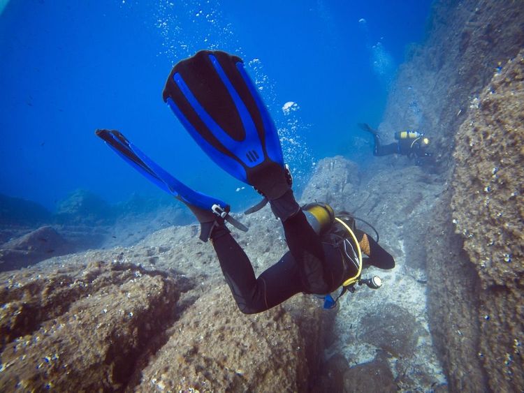 Plongeurs dans les fonds marins sardes