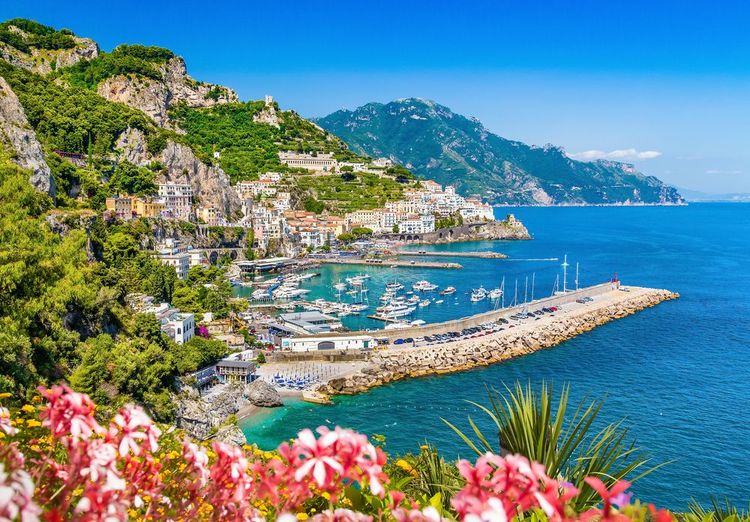 Discovering the villages of the Amalfi coast, an Italian poem