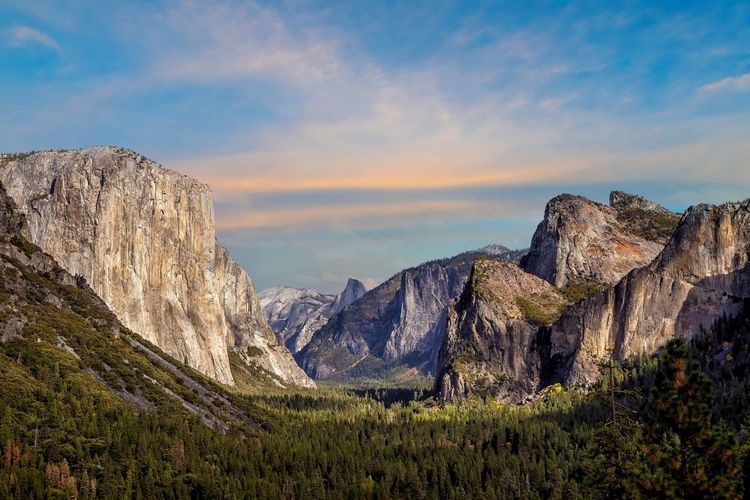 Paysage du parc national de Yosemite à CA, États-Unis
