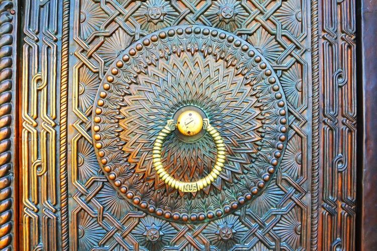 Porte en bois ciselé dans le Matenadaran