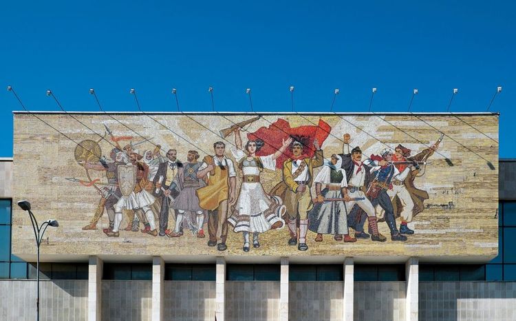 Plongée mémorielle au Musée national d'Histoire de Tirana