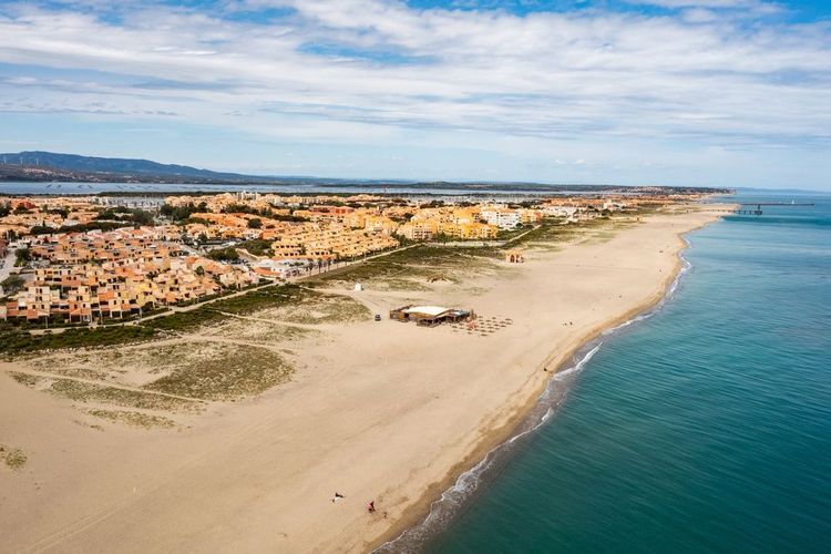 Vue aérienne de la plage de Port-Leucate.