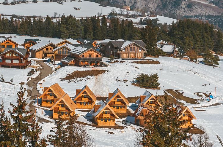 Le village de La Joue du Loup dans le massif du Dévoluy