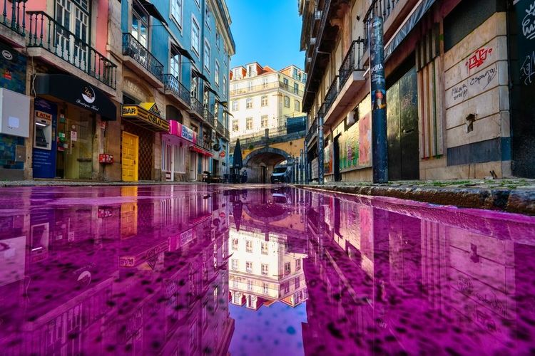 Cais do Sodré: busier at night than during the day?