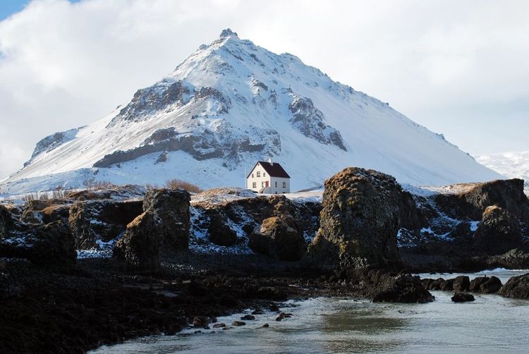 Arnarstapi Islande Falaises maritimes et Stapafell en hiver