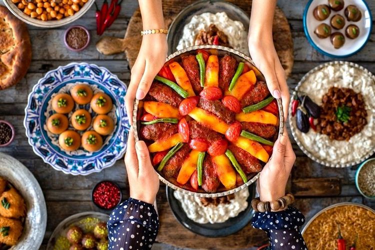 Plongez dans les saveurs traditionnelles des tavernes d'Izmir