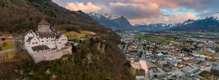 Vue aérienne de Vaduz, la capitale du Liechtenstein.