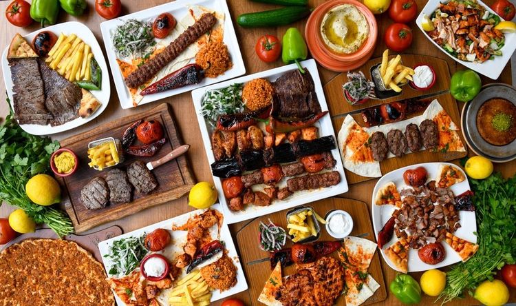  Variété de plats turcs et d'entrées.
