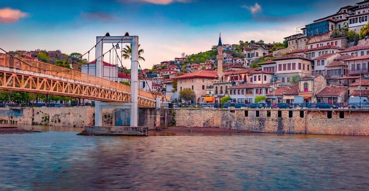 Coucher de soleil sur la ville de Berat.