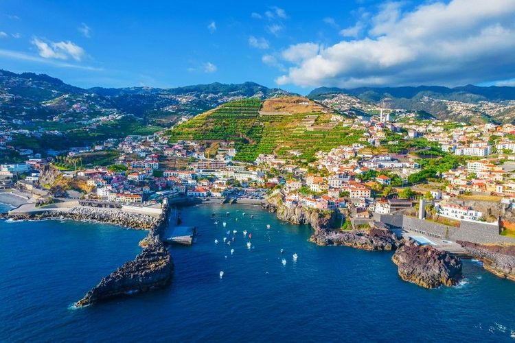 Camara de Lobos, près de Funchal, se survole également en parapente
