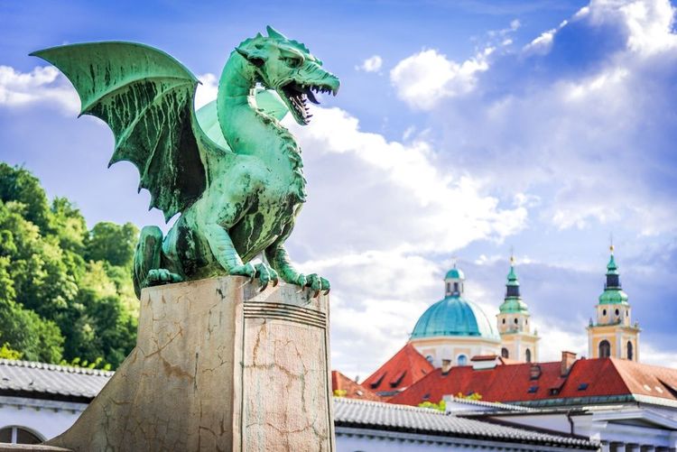 Ces dragons sont en en tôle de cuivre et non en bronze
