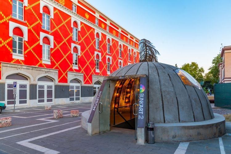 Entrée du musée Bunk'Art 2 à Tirana, Albanie