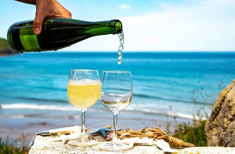 Txakoli, vin blanc pétillant