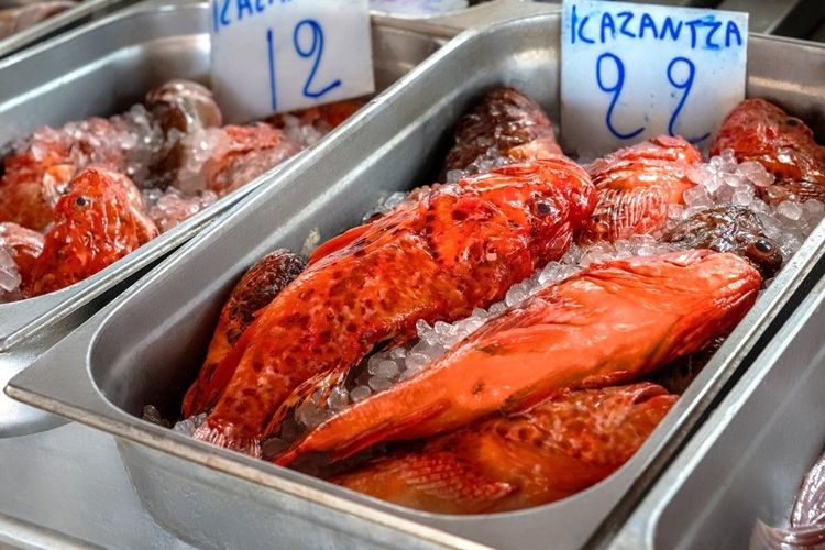 Beaux rougets sur le marché d'Héraklion