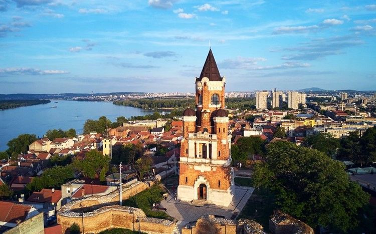 La tour Gardoš, dans le quartier de Zemun
