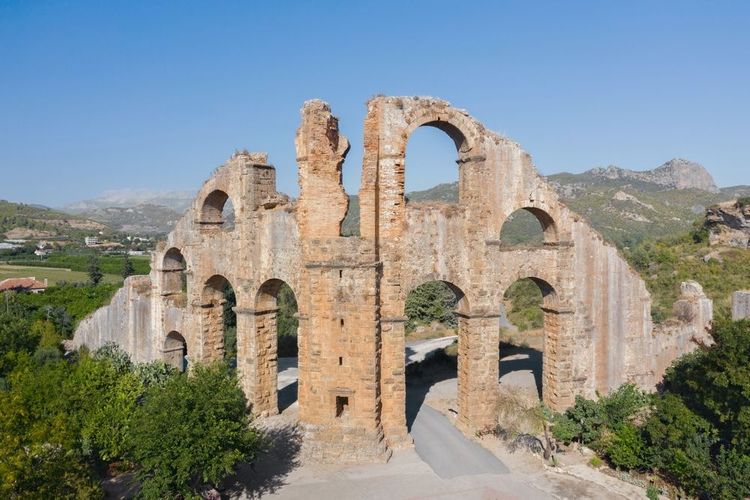 Aqueduc à Aspendos. La Turquie.