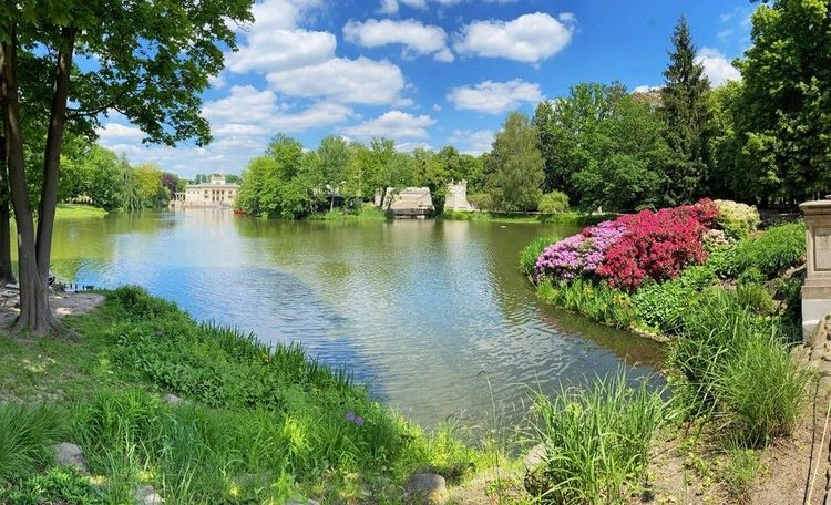 Le parc au printemps, idéal pour iune promenade romantique sous les hospices de Chopin, pas loin