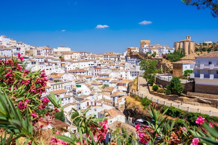 Setenil de las Bodegas et son château