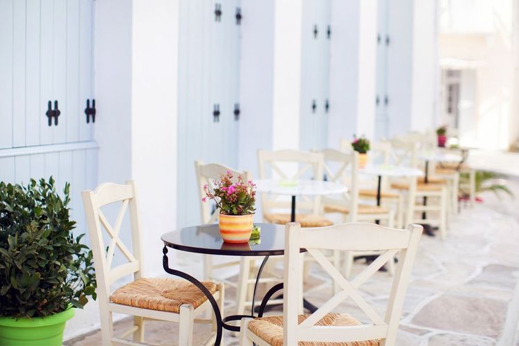 Café dans les rues de Halki