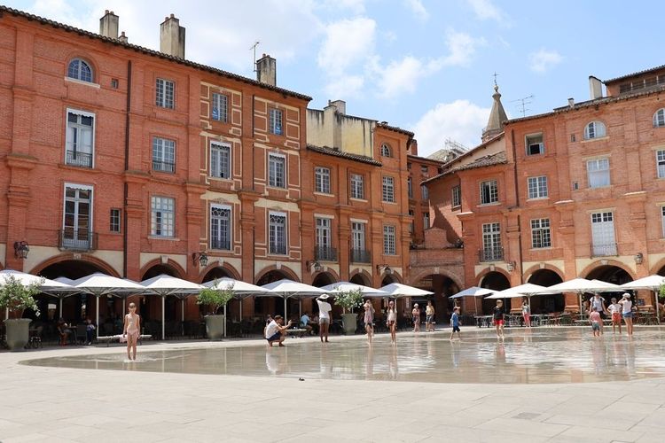 La place Nationale, Montauban, Occitanie.