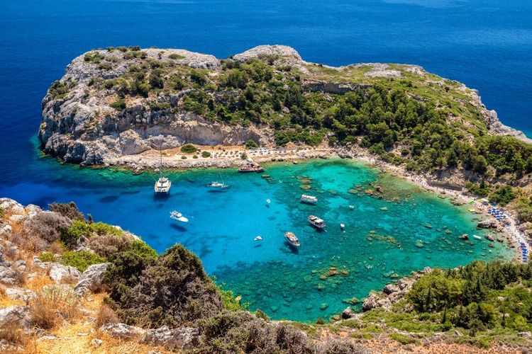 Plage de la baie d’Anthony Quinn, Rhodes