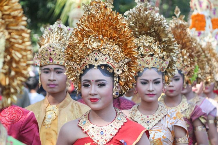 Im Sommer das Bali Arts Festival besuchen