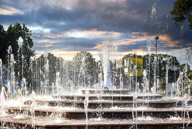 Fontaine sur la place du parc de Kronvalda