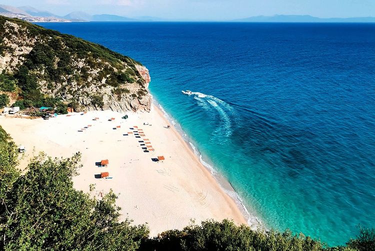 La plage de Gjipe et la mer