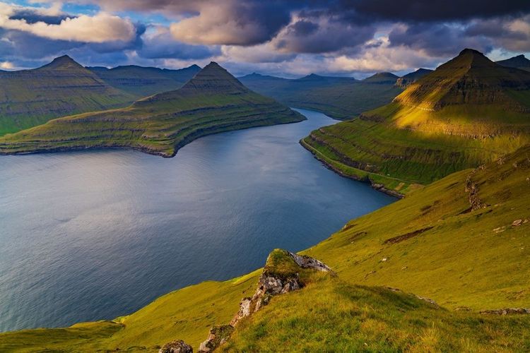 Hvíthamar, vous bénéficiez d'une vue panoramique sur le fjord de Funningur.