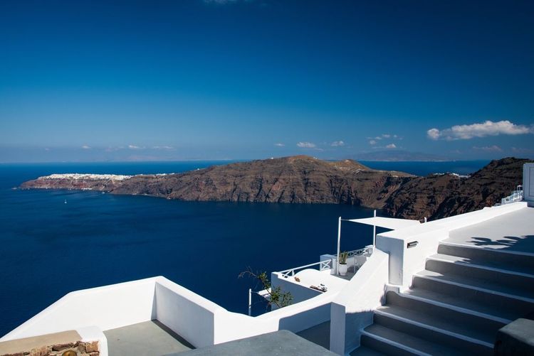 Der Pfad führt nach Oia, ganz im Norden von Santorini.