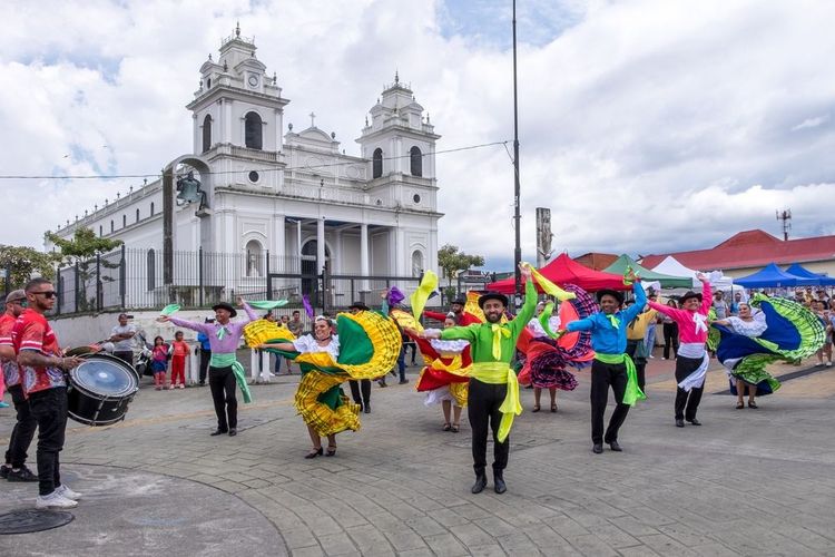 Une représentation dansante lors du carnaval de San José