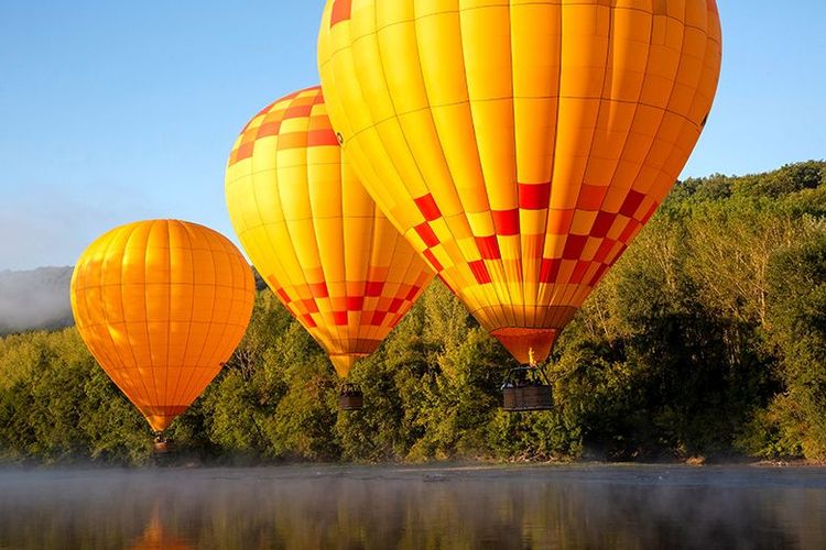 En montgolfière, on effleurera presque la Dordogne