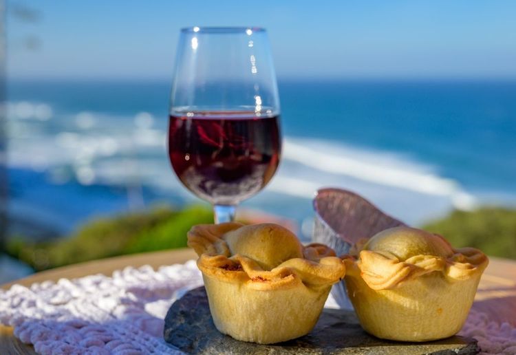 Vin de porto tawny et de tourte de poulet empada de frango, à Sintra