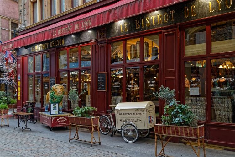 La devanture d'un bouchon lyonnais, dans le vieux Lyon.