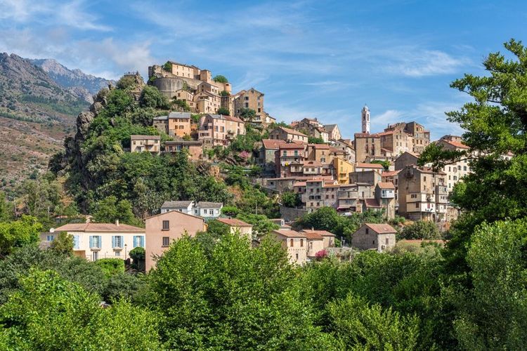 La belle petite ville de Corte, en Corse.