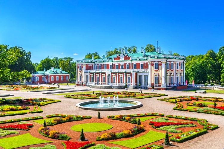 Le château Kadriorg dans le parc du même nom