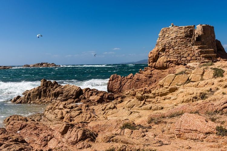 Vue panoramique sur la plage de La Tonnara
