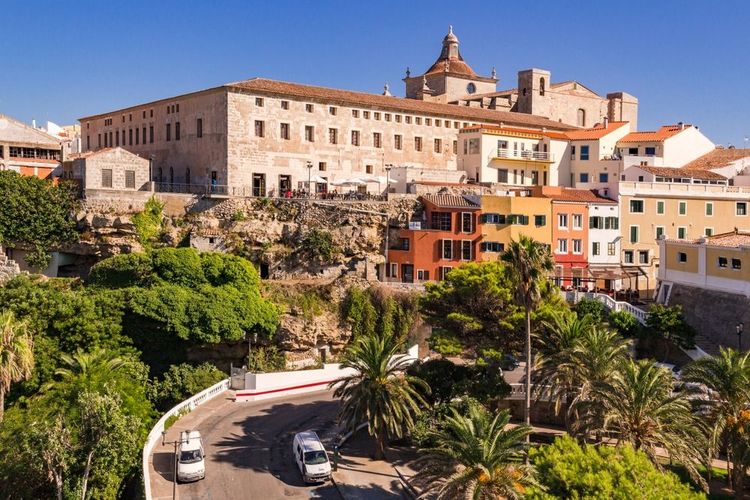 La place d'Espagne de Port Mahon (Plaza Espanya of Mao).