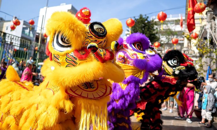 Le Le lân, sorte de dragon-lion, se déplace souvent par 3