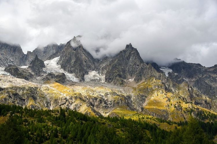 massif du Mont Blanc, paysage estival de Courmayeur, Vallée d'Aoste, Italie