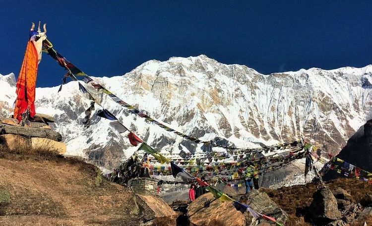 La magnifique et vaste face sud de l'Annapurna I, la 10ème plus haute montagne du monde,