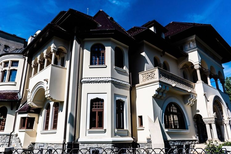 Dans ce quartier, le style néo-roumain domine, matiné de style victorien et Art Nouveau