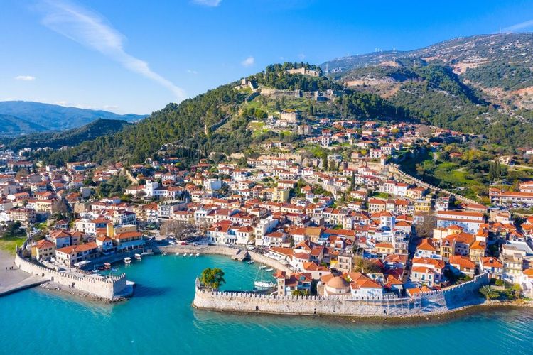 Vue sur Nafpaktos, Lepanto avec la forteresse, Grèce