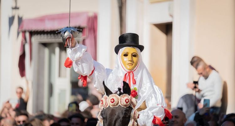 Pendant la course Sartiglia, Su componidori